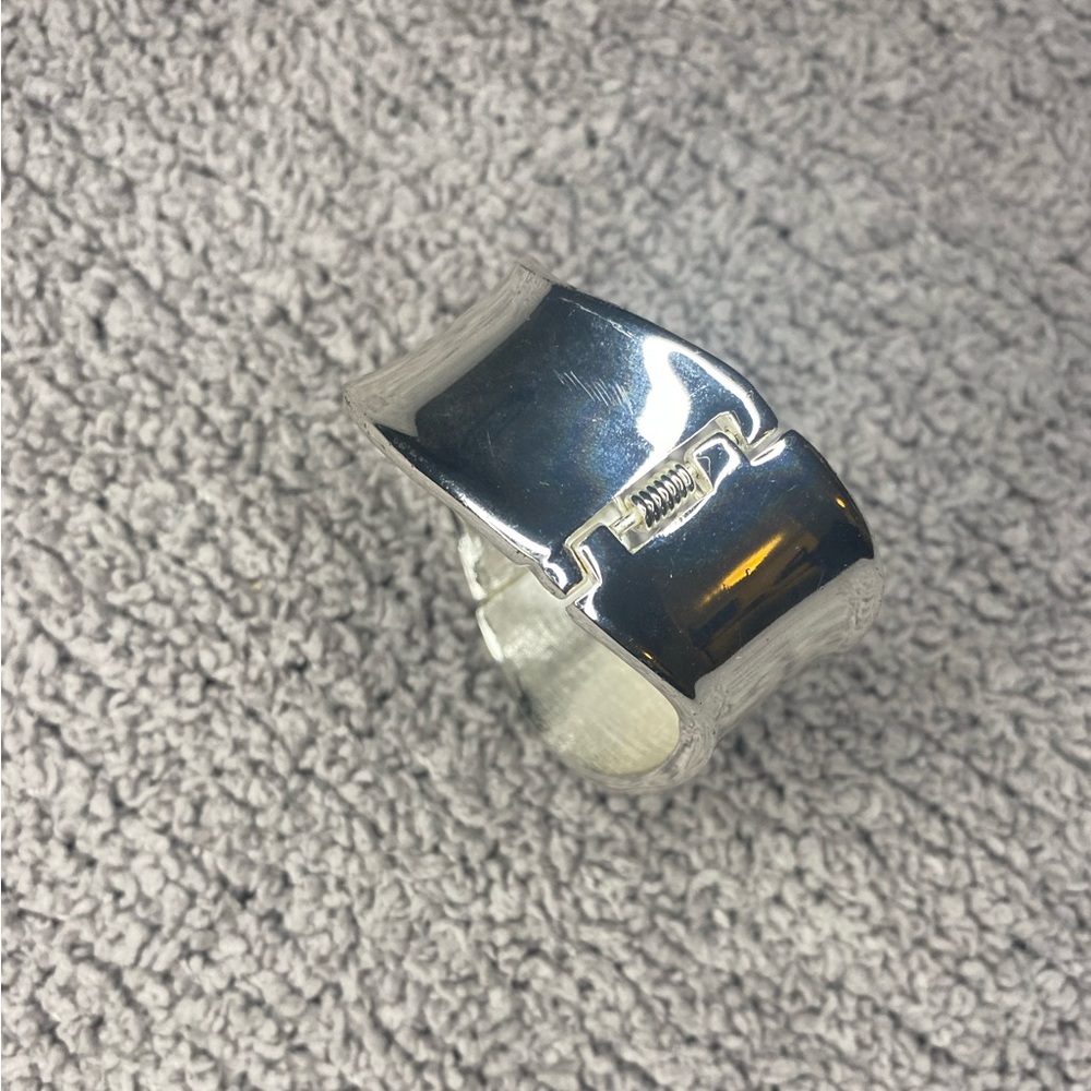 Silver wrist cuff - Picture 6 of 8